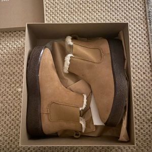 BRAND NEW MADEWELL Chelsea boots! Size 7. Never worn.